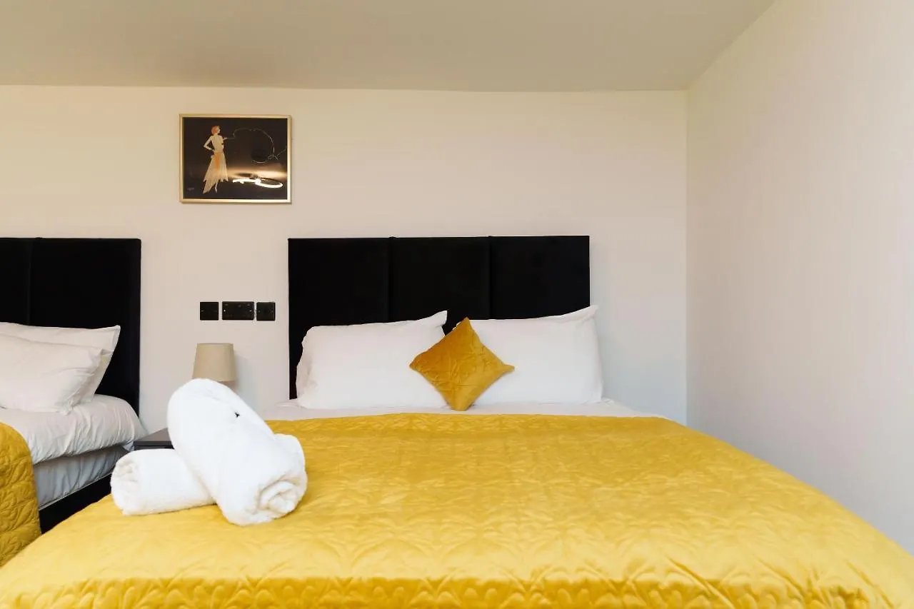 The Oasis Apartment 리즈