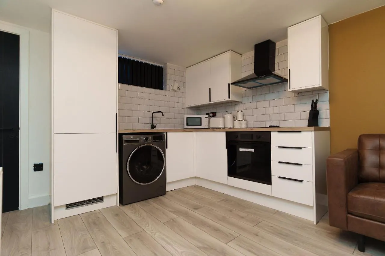 The Oasis Apartment 리즈 0*,